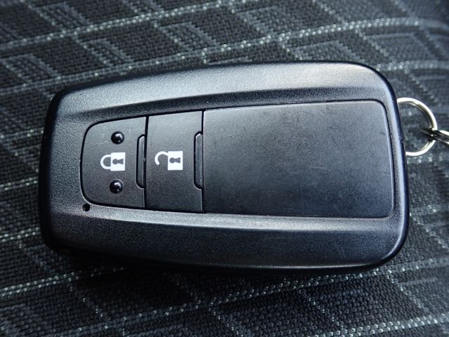 TOYOTA PRIUS 2017 Image 31