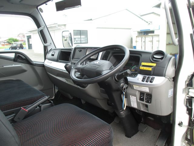 MITSUBISHI CANTER 2017 Image 31