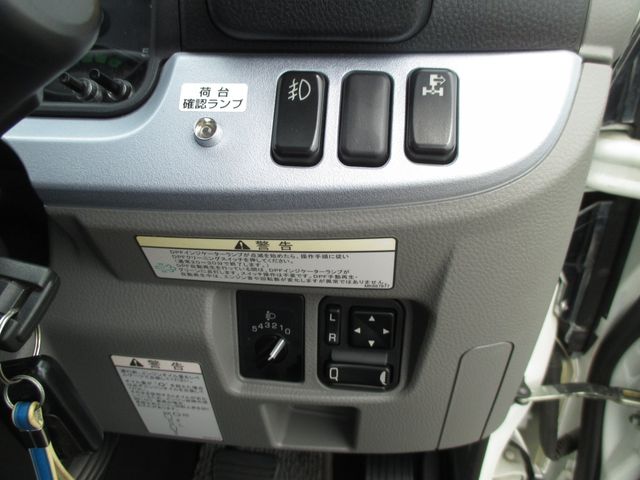 MITSUBISHI CANTER 2017 Image 31