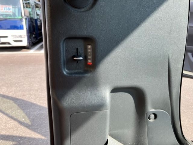 TOYOTA HIACE WAGON 4WD 2014 Image 31