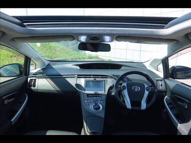 TOYOTA PRIUS 2012 Image 31
