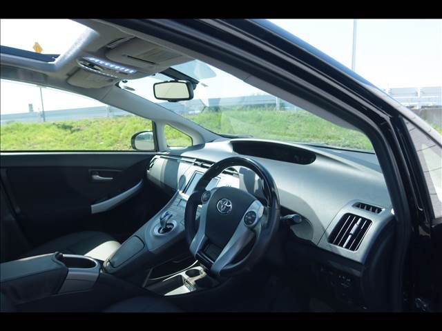 TOYOTA PRIUS 2012 Image 31