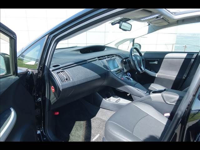 TOYOTA PRIUS 2012 Image 31