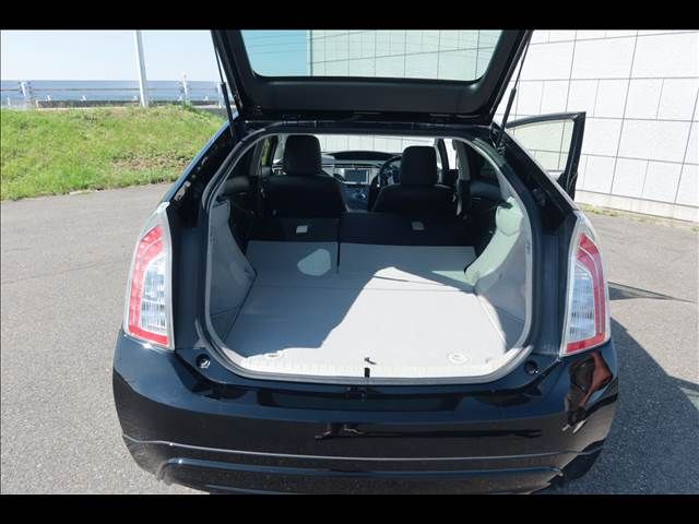 TOYOTA PRIUS 2012 Image 31