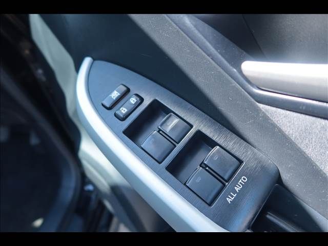 TOYOTA PRIUS 2012 Image 31