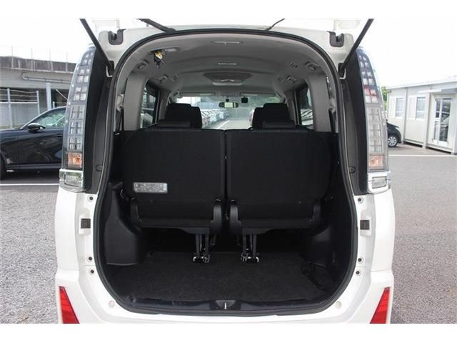 TOYOTA VOXY 2014 Image 31