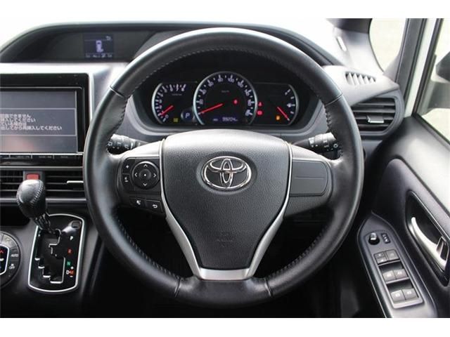 TOYOTA VOXY 2014 Image 31