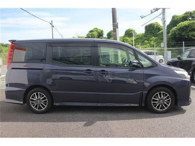 TOYOTA NOAH 2015 Image 31