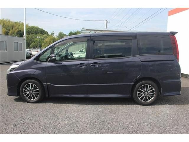 TOYOTA NOAH 2015 Image 31