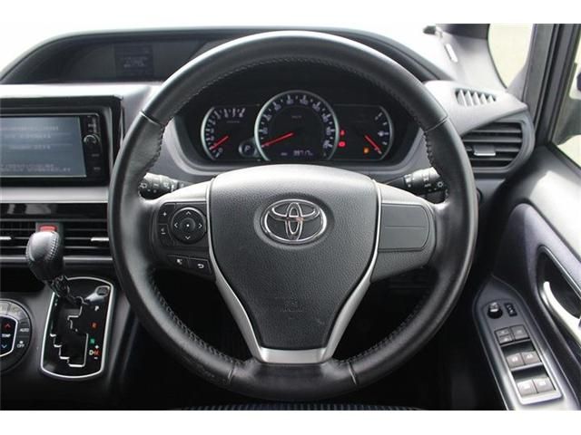 TOYOTA NOAH 2015 Image 31