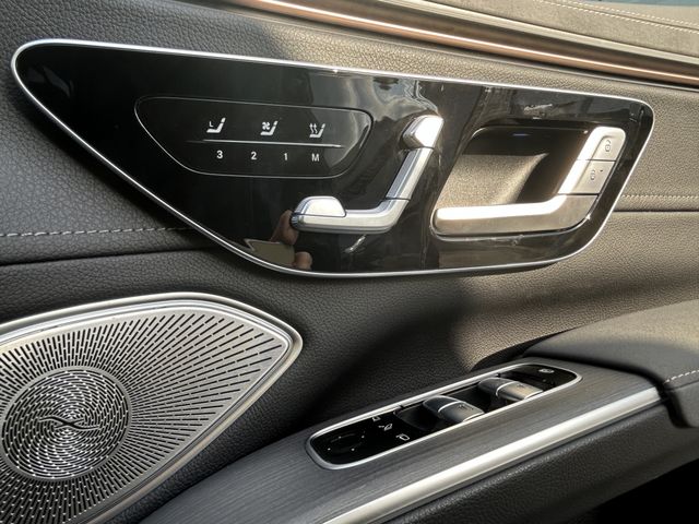 MERCEDES BENZ EQS SU 2023 Image 31
