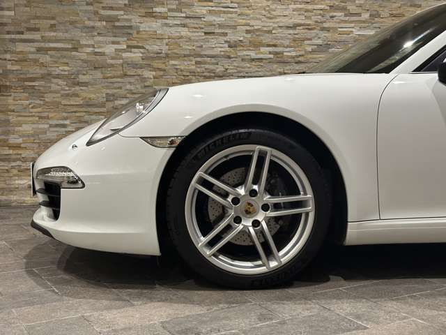 PORSCHE 911 2013 Image 31