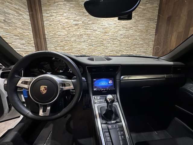 PORSCHE 911 2013 Image 31