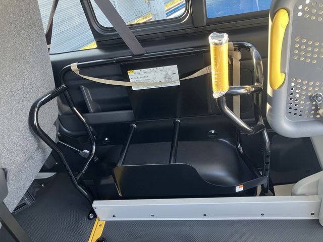 TOYOTA HIACE VAN 4WD 2016 Image 31