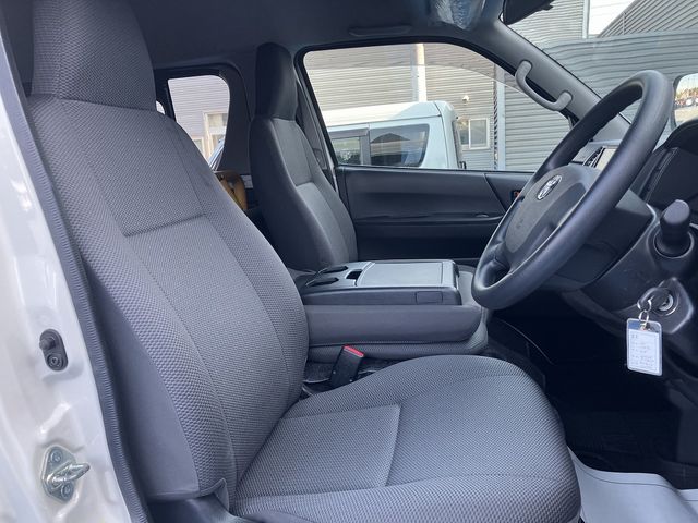 TOYOTA HIACE VAN 4WD 2016 Image 31