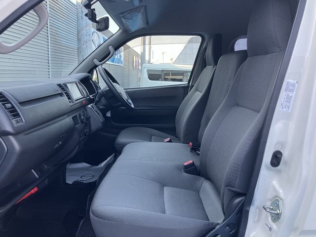 TOYOTA HIACE VAN 4WD 2016 Image 31