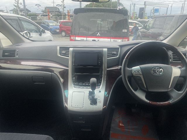 TOYOTA VELLFIRE 2013 Image 31