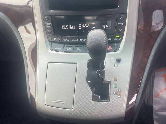 TOYOTA VELLFIRE 2013 Image 31