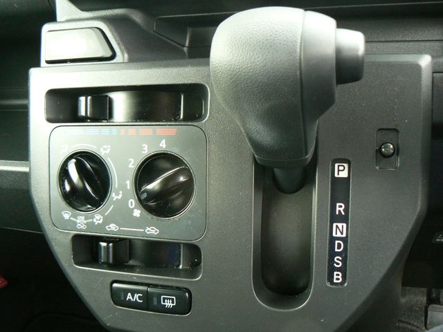 DAIHATSU WAKE 2017 Image 31