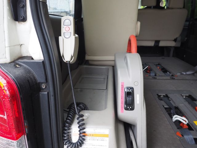 NISSAN NV350 CARAVAN 2013 Image 31