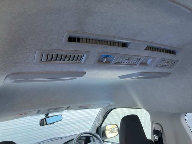 TOYOTA REGIUSACE VAN 4WD 2017 Image 31