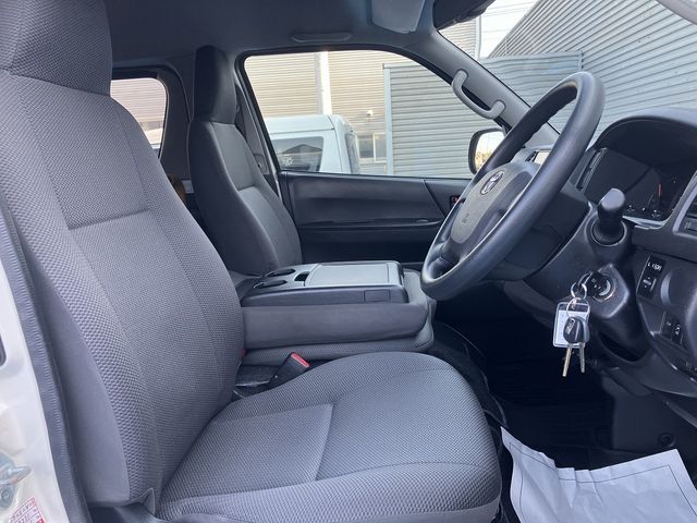 TOYOTA REGIUSACE VAN 4WD 2017 Image 31