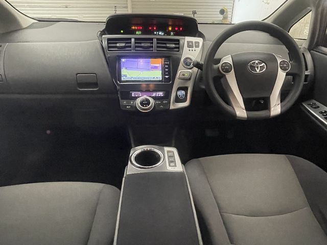 TOYOTA PRIUS ALPHA 2013 Image 31