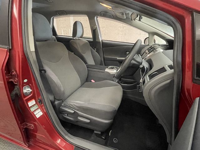 TOYOTA PRIUS ALPHA 2013 Image 31