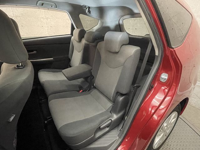 TOYOTA PRIUS ALPHA 2013 Image 31