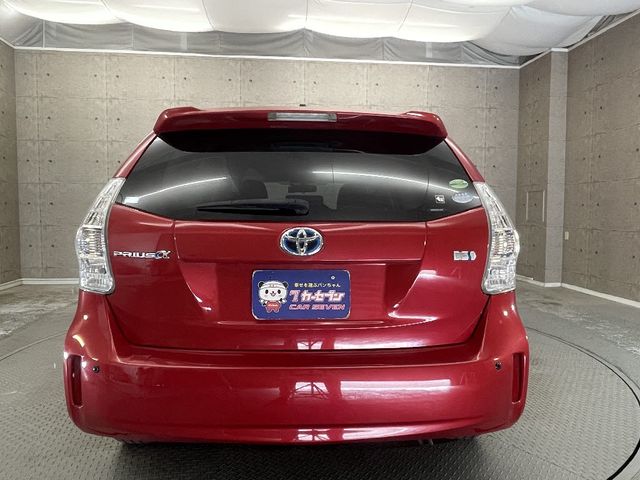 TOYOTA PRIUS ALPHA 2013 Image 31