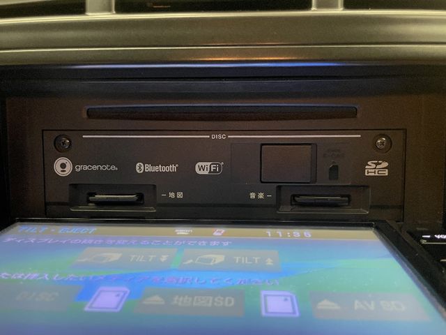 TOYOTA PRIUS ALPHA 2013 Image 31