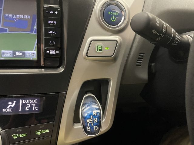 TOYOTA PRIUS ALPHA 2013 Image 31