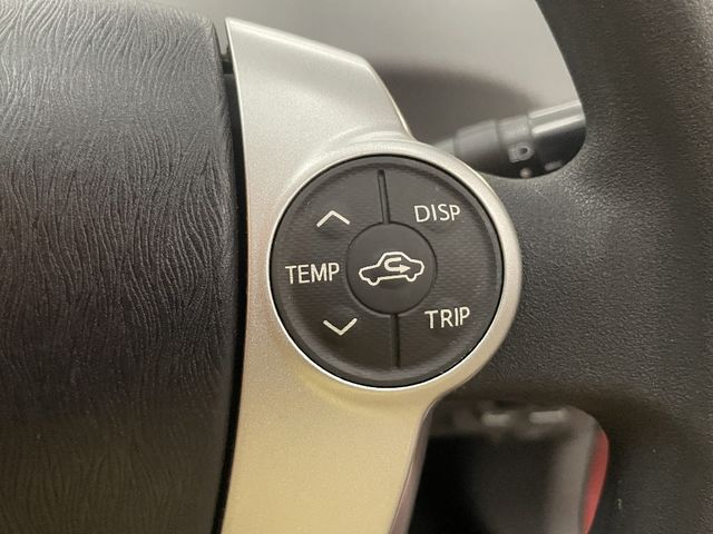 TOYOTA PRIUS ALPHA 2013 Image 31