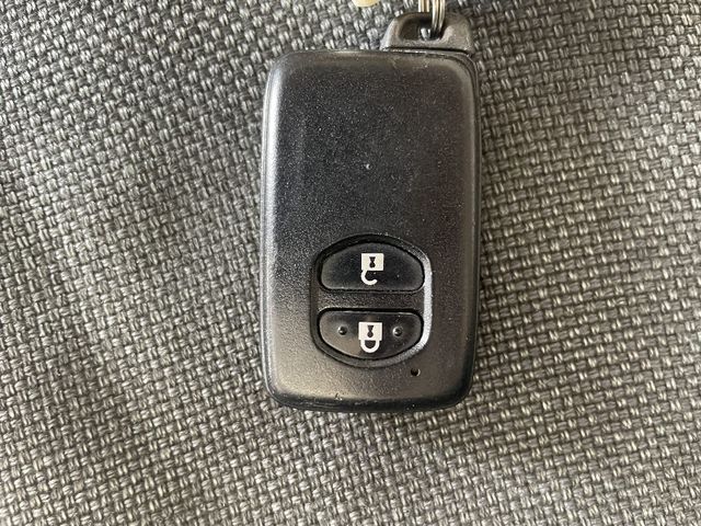 TOYOTA PRIUS ALPHA 2013 Image 31