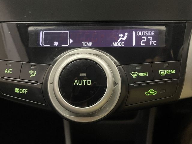 TOYOTA PRIUS ALPHA 2013 Image 31