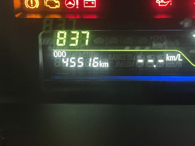 TOYOTA PRIUS ALPHA 2013 Image 31