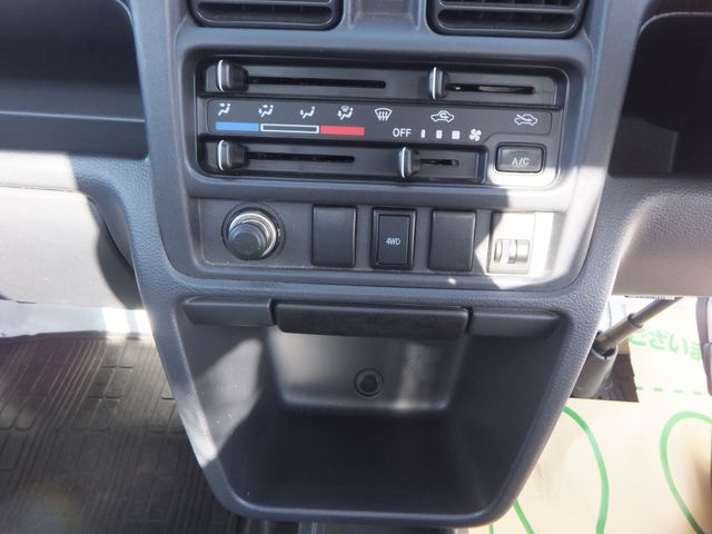 NISSAN NT100 CLIPPER 4WD 2016 Image 31