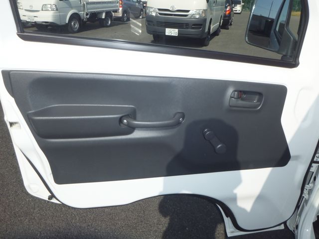 NISSAN NT100 CLIPPER 4WD 2016 Image 31