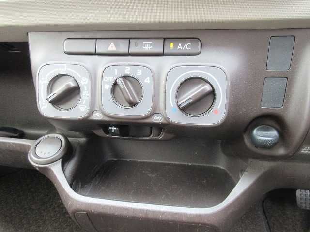 TOYOTA PASSO 2012 Image 31