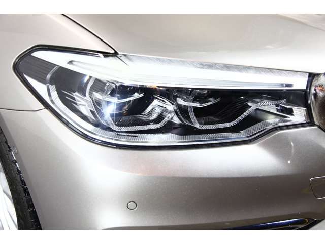 BMW 5SERIES SEDAN 2018 Image 31