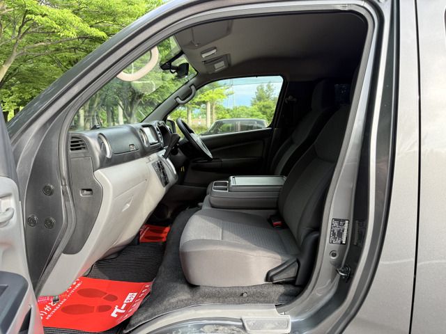 NISSAN NV350 CARAVAN 4WD 2019 Image 31