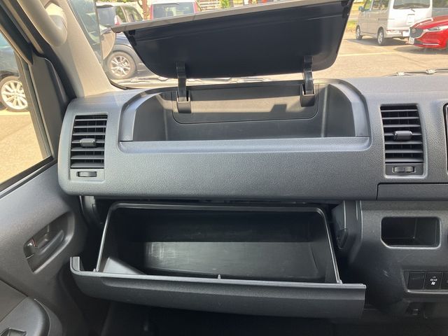 TOYOTA REGIUSACE VAN 4WD 2019 Image 31