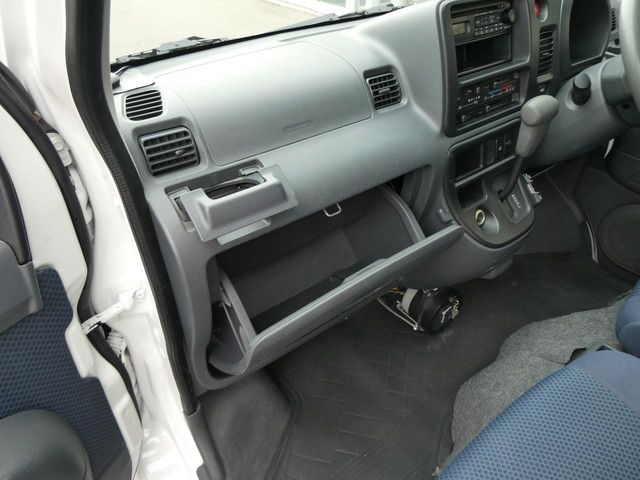 DAIHATSU HIJET CARGO 4WD 2013 Image 31