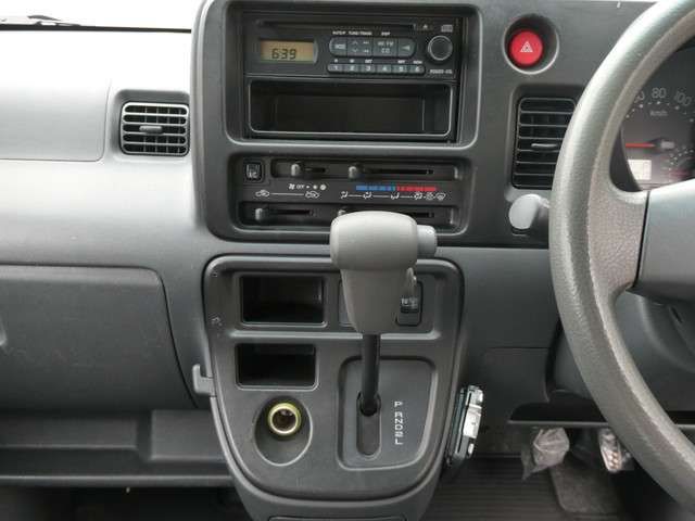 DAIHATSU HIJET CARGO 4WD 2013 Image 31