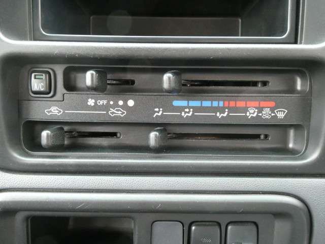 DAIHATSU HIJET CARGO 4WD 2013 Image 31