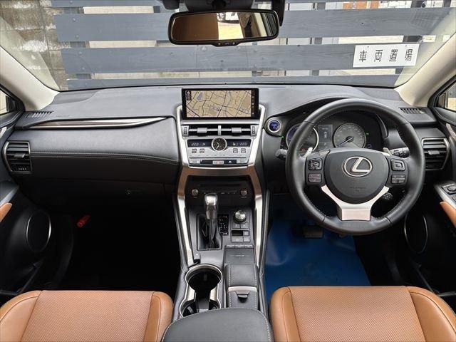 TOYOTA LEXUS NX300H 2018 Image 31