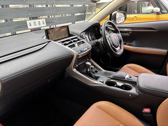 TOYOTA LEXUS NX300H 2018 Image 31