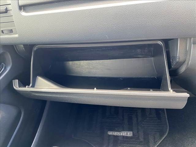 TOYOTA REGIUSACE VAN 4WD 2015 Image 31