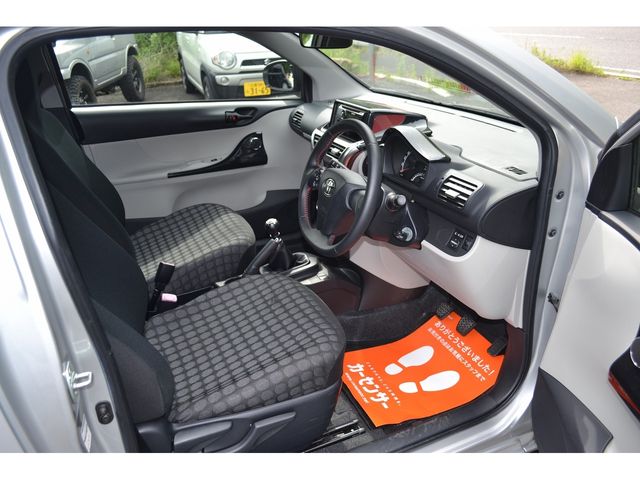 TOYOTA IQ 2012 Image 31