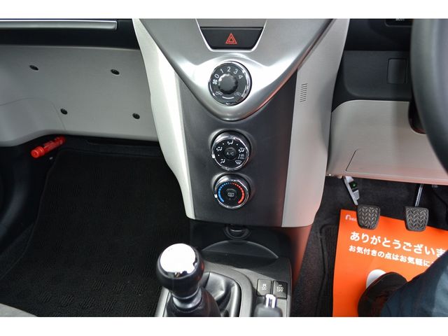 TOYOTA IQ 2012 Image 31